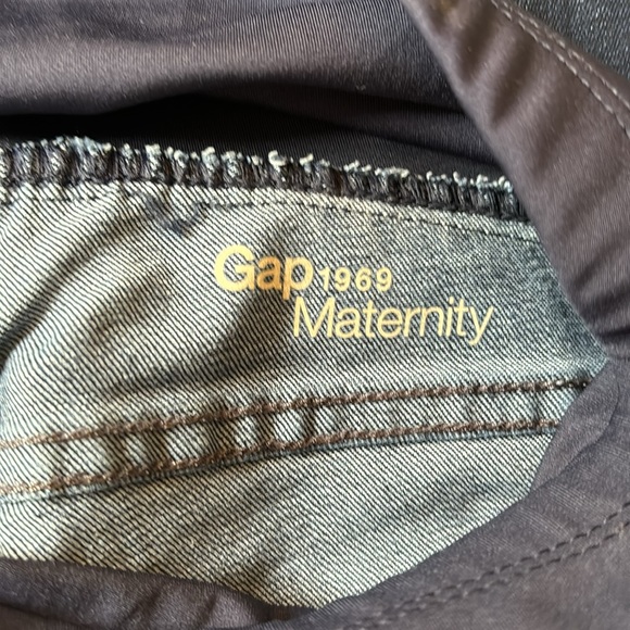 Women’s GAP maternity Jeans- size 2s - Picture 4 of 5